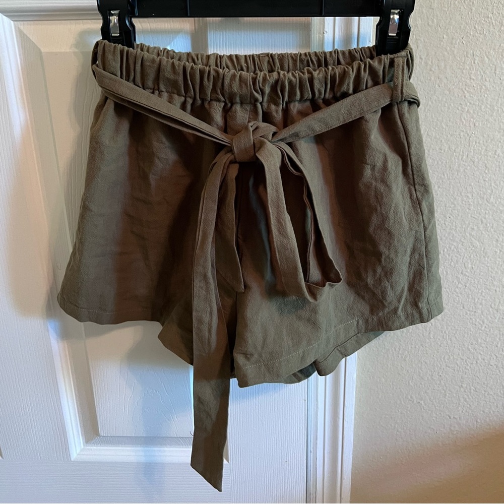 GREEN SHORTS